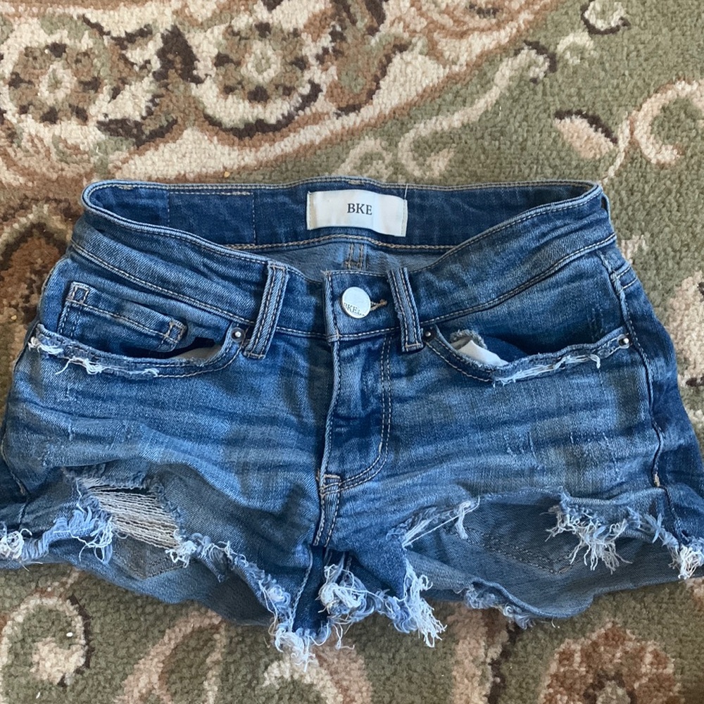 Denim shorts from buckle. Only selling them because they don’t fit. Size 22